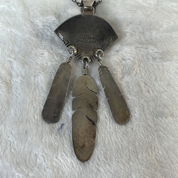 Navajo red coral and onyx pendant. Signed: Gilbert Nelson. 3 1/3” long. - Picture 3 of 5